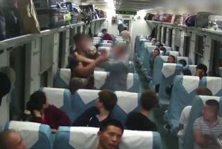 小伙自助吃瓜机,年轻人的新型娱乐体验